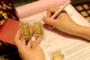Giá vàng SJC xô đổ mọi kỷ lục