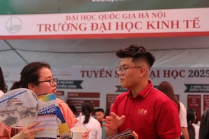 Tuyển sinh đại học 2025: Điểm chuẩn khó lường