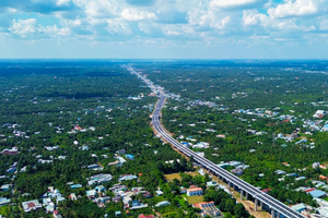 Việt Nam chính thức có cây cầu dài hơn 17km giá vượt 6.800 tỷ, nằm ngay cạnh cầu dây văng đầu tiên do nước ta thiết kế