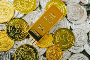 Chuyên gia dự báo sốc về giá vàng, bạc trong năm 2025
