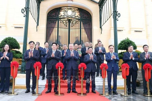 Tổng Bí thư và Chủ tịch nước dự lễ bàn giao Trụ sở làm việc Cơ quan Chủ tịch nước