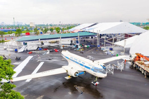 Người dân chuẩn bị được ngồi thử Airbus A320