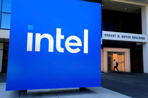 Mỹ chưa ra tay, đại gia Nhật Bản ‘đi trước một bước’ rót 2 tỷ USD vào Intel