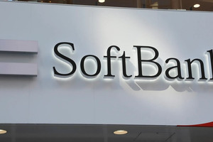 Cổ phiếu SoftBank chịu cú sốc lớn, thương vụ 2 tỷ USD với Intel bị réo tên