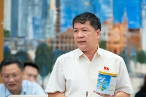 Đại biểu Quốc hội mang hộp sữa 'nghi là giả' vào nghị trường