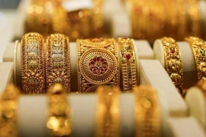 Dấu hiệu thận trọng về giá vàng, cổ phiếu