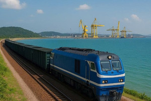 Quảng Ngãi đề xuất làm tuyến đường sắt 1.000 tỷ kết nối tới cảng Dung Quất, Bộ Xây dựng nói gì?