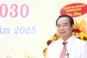 Chủ tịch TPHCM: Lãnh đạo phường dù đi khắp thế giới nhưng cần biết mọi việc ở địa phương