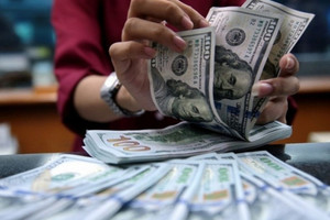 Tỷ giá hôm nay 22/8: USD bật tăng tại ngân hàng, diễn biến trái ngược trên thị trường tự do