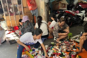 'Hàng hiệu' giá bèo từ chợ đến mạng