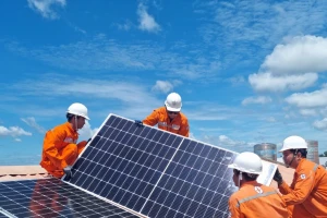 Hỗ trợ lắp đặt điện mặt trời mái nhà: 'Đúng bệnh, trúng thuốc'