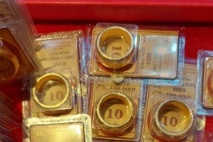 Giá SJC bất động, vàng nhẫn vọt tăng