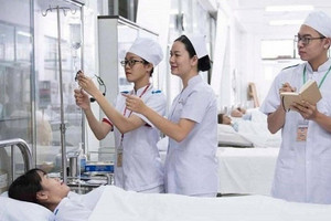 Kể từ nay, nhóm ngành Y này sẽ được miễn toàn bộ học phí và có được nhận trợ cấp mỗi tháng, phụ huynh nhẹ gánh phần nào