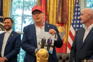 Tổng thống Mỹ Trump lại thất vọng, tạm dừng nỗ lực giải quyết xung đột Nga – Ukraine