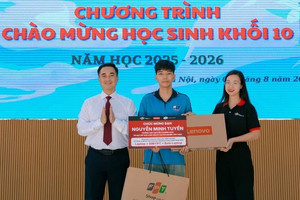 FPT Shop trao 30 combo công nghệ trị giá hơn 320 triệu đồng đến tân sinh viên