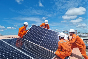 NHNN không đồng tình đề xuất hỗ trợ lãi suất vay cho hộ gia đình lắp điện mặt trời mái nhà