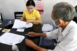 Điều kiện để người làm nghề, công việc nặng nhọc, độc hại hưởng lương hưu là gì?