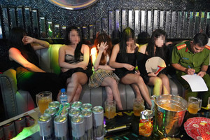 Quán karaoke bí mật xây dãy ký túc xá 'bao nuôi' 38 nhân viên nữ, có người dưới 16 tuổi