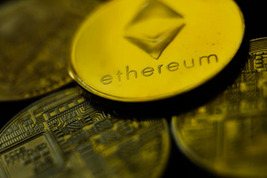 Fed phát tín hiệu cắt giảm lãi suất: Ether vượt mốc lịch sử, Bitcoin xóa sạch đà tăng