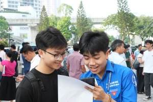 Tuyển sinh đại học 2025: Điểm chuẩn 'lạ' phản ánh xu hướng nào?