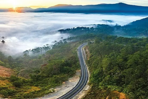 Cung đèo dài gần 20km có độ dốc lớn nhất phía Nam: Bắt đầu xây dựng từ thời Pháp thuộc, là cung đèo nguy hiểm bậc nhất cả nước