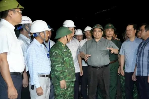 Thủ tướng yêu cầu khắc phục nhanh nhất hậu quả bão số 5, hạn chế đi lại khi mưa lũ lớn