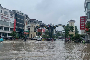 ‘Làng biệt thự triệu đô’ tiếp tục ngập nặng, chìm trong biển nước sau đêm mưa ròng rã
