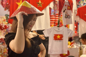 Một loại phụ kiện bùng nổ doanh số thu về gần 2 tỷ đồng, trở thành ‘must-have item’ dịp Quốc khánh 2/9