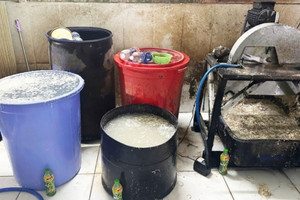 Hoa chuối trắng phau nhờ 'tắm' hoá chất trước khi tuồn ra thị trường