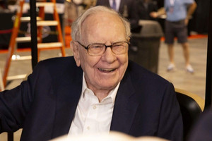 Warren Buffett tiết lộ kế hoạch bất ngờ với ngành đường sắt, Phố Wall lập tức dậy sóng