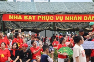 Hà Nội lắp đặt 10 nhà bạt dã chiến phục vụ nhân dân tham quan lễ diễu binh, diễu hành