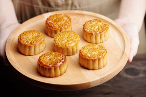Thị trường bánh trung thu 2025: Doanh nghiệp lớn 'ra quân' sớm, bánh tạo hình thú cưng được lòng giới trẻ