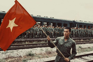 Diễn viên 'Mưa đỏ': Tôi vừa cầm súng, vừa run rẩy khóc