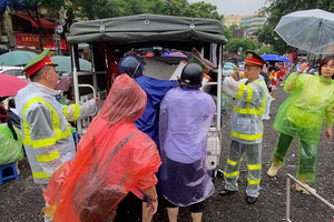 Xử lý nghiêm tình trạng ‘bán ghế giữ chỗ’ xem sơ duyệt diễu binh, diễu hành