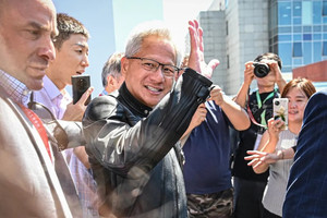 CEO Nvidia Jensen Huang hé lộ khả năng đưa chip AI tiên tiến nhất sang Trung Quốc