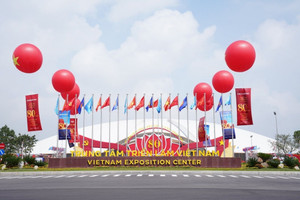 Tỷ phú Phạm Nhật Vượng tái hiện hành trình kiến tạo đầy dấu ấn của hệ sinh thái Vingroup tại Triển lãm thành tựu đất nước