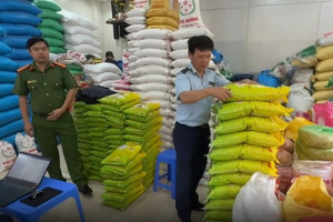 Công an Hà Nội tìm người mua gạo ST25 'Ông Cua' giả tại 2 cửa hàng ở phường Xuân Đỉnh, Hà Nội