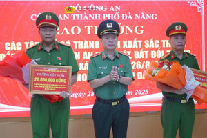 Thưởng nóng lực lượng phá án vụ cướp tiệm vàng tại Đà Nẵng