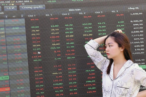Cổ phiếu ngân hàng suy yếu, TTCK tạo mô hình hai đỉnh?