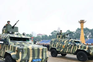Cận cảnh dàn 'quái thú' chống đạn hộ tống, bảo vệ nguyên thủ tham gia diễu binh tại Đại lễ A80