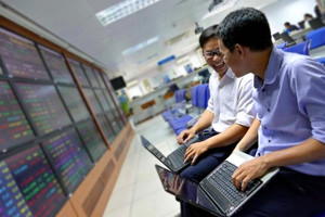 VN-Index hướng mốc 1.700 điểm, hai nhóm đầu tư vừa chi hơn 20.000 tỷ đồng gom cổ phiếu