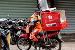 Người Việt chi hơn 9.000 tỷ đồng mua sắm quần áo trên Shopee, Lazada chỉ trong 6 tháng