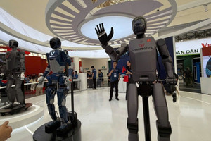 Robot ‘Made in Vietnam’ của tỷ phú Phạm Nhật Vượng có màn trình diễn bất ngờ tại một công trình nằm trong Top 10 thế giới