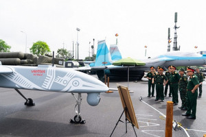Sau khi quan sát tận nơi UAV của Viettel, lãnh đạo Bộ Quốc phòng khẳng định sản phẩm sẽ 'tạo sức hút lớn'