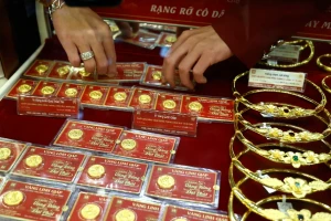 Điều gì khiến giá vàng tăng ‘điên cuồng’?