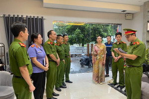Khởi tố trùm giang hồ Vi 'ngộ' cùng vợ về tội 'Trốn thuế'