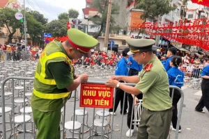 Công an Hà Nội đề nghị người dân không dựng lều giữ chỗ