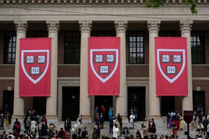 Ông Trump yêu cầu Harvard nộp phạt 500 triệu USD