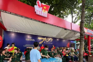 Hà Nội bố trí 15 'trạm khách' phục vụ nhân dân nước uống, chỗ nghỉ ngơi xem diễu binh