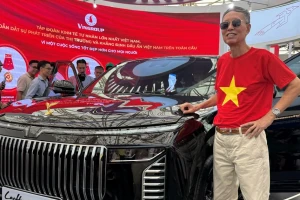 Ngắm Lạc Hồng 900 LX, khách tham quan chia sẻ: Đây là dấu ấn mới cho công nghiệp Việt trên bản đồ thế giới